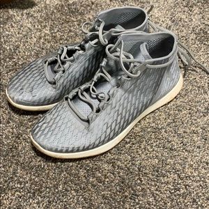 Under armor high tops tennis shoes